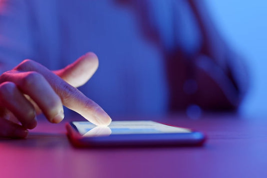 4 reasons to avoid cellphone contracts and buy mobile devices upfront